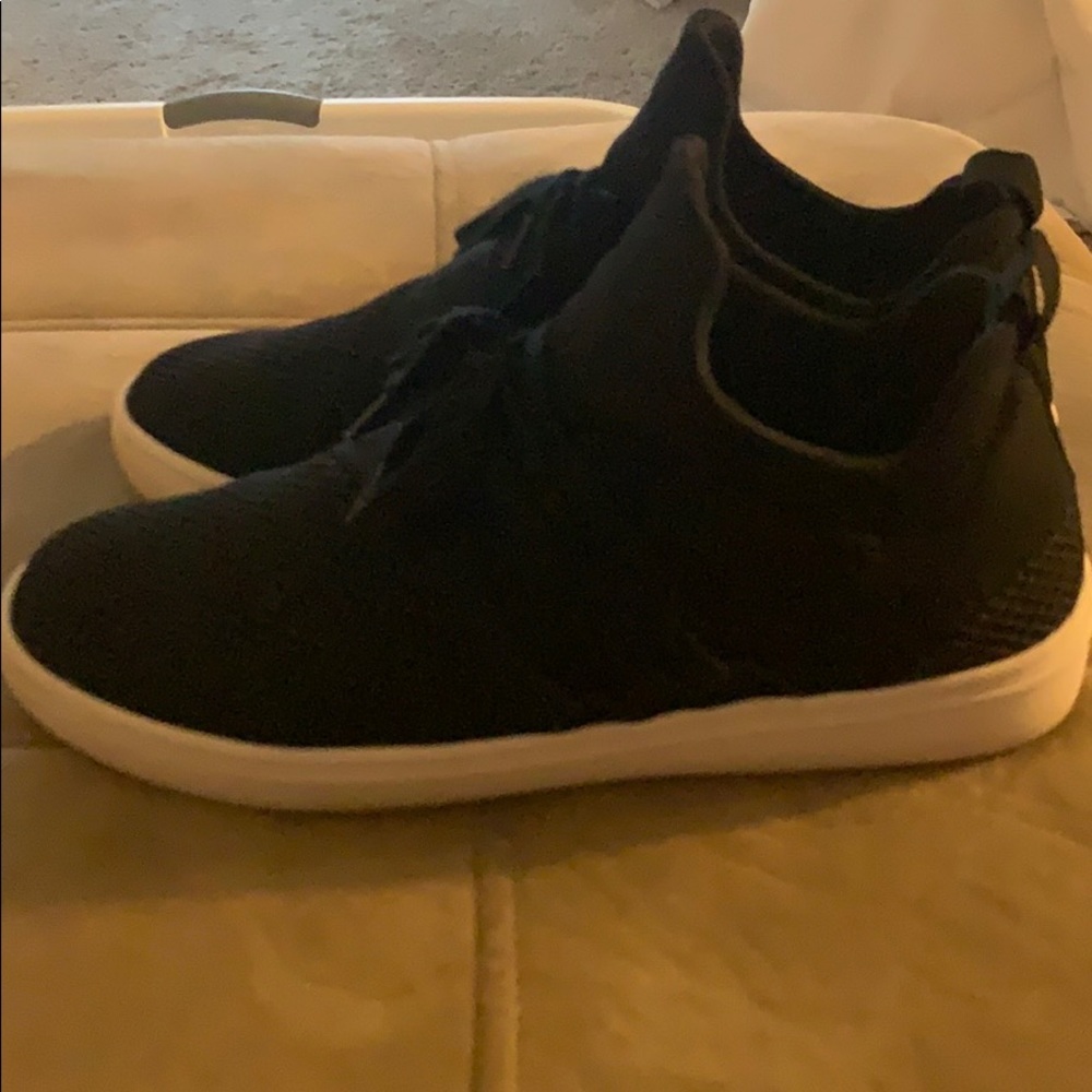 Shoes - Picture 2 of 3